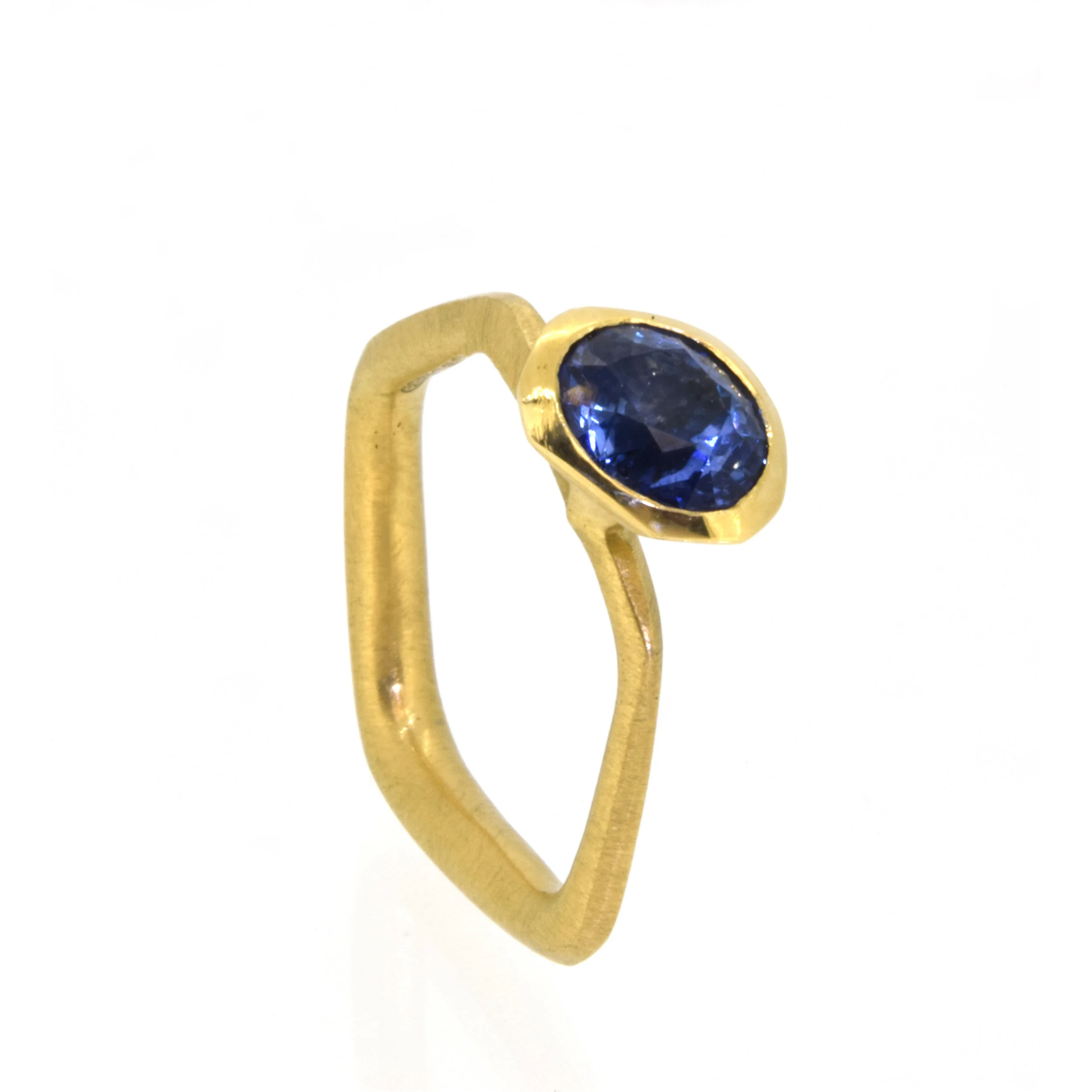 18ct Sapphire ring 2.jpg