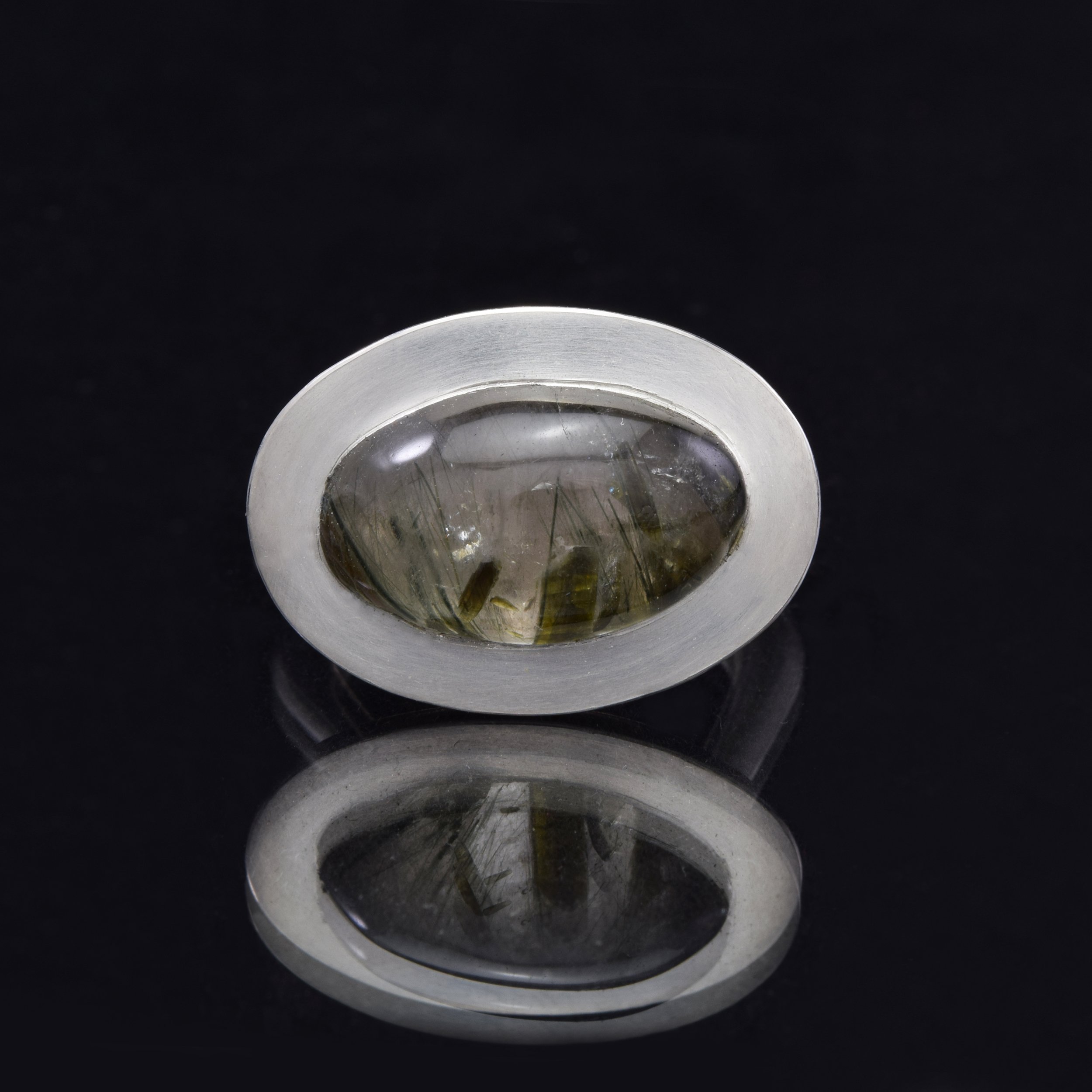 Turgor ring Epidot in quartz stone shot.jpg