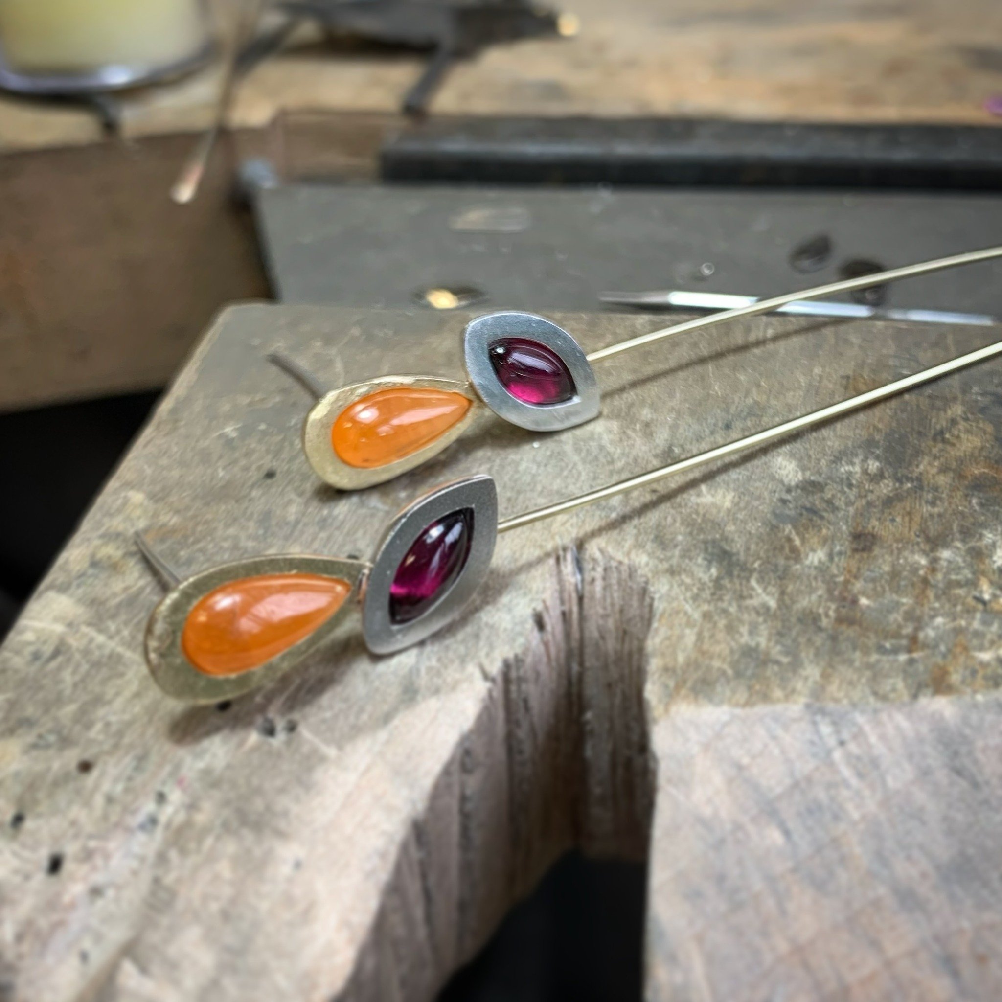 Last pair of new drop earrings on the bench, then I&rsquo;ll be packing my bags and having a little down time before heading to @craftinfocus RHS Wisley show on Wednesday. We will be welcoming visitors from Thursday 2nd to Monday 6th - hope you can c