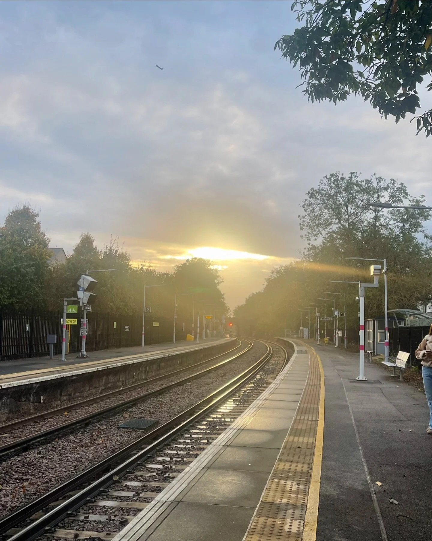 A beautiful journey to work this morning, for the last day @tuttonandyoung MADE Lonon 💥💥💥 Come find me in Soane Hall, stand  no.53. &hellip;&hellip;.and of course join in with the chandelier appreciation 😂.
.
.
.
.
#jewellery #jewelry #schmuck #c