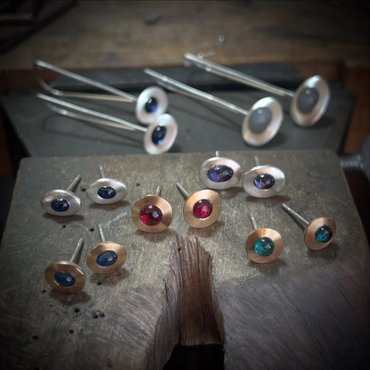 Finished off these little beauties before come to @craftfestival in Cardigan castle, stud earrings and elegant drops. They can come in any colours and metals, so you can have your very own handmade choice of earrings ✨✨
#jewellery #jewelry #schmuck #