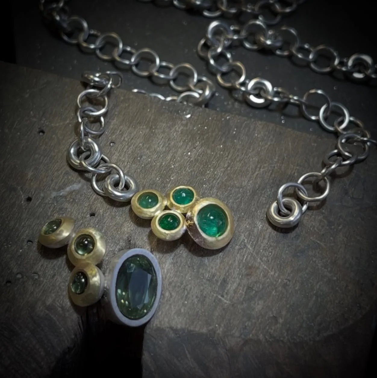 *NEW WORK ALERT* New work getting finished off in time to take to @tuttonandyoung #Madelondon 💥 October 10 - 12 at ONE Marylebone in London, head to the website now to book your tickets - link in Bio ❤️
#jewellery #jewelry #contemporaryjewellery #de