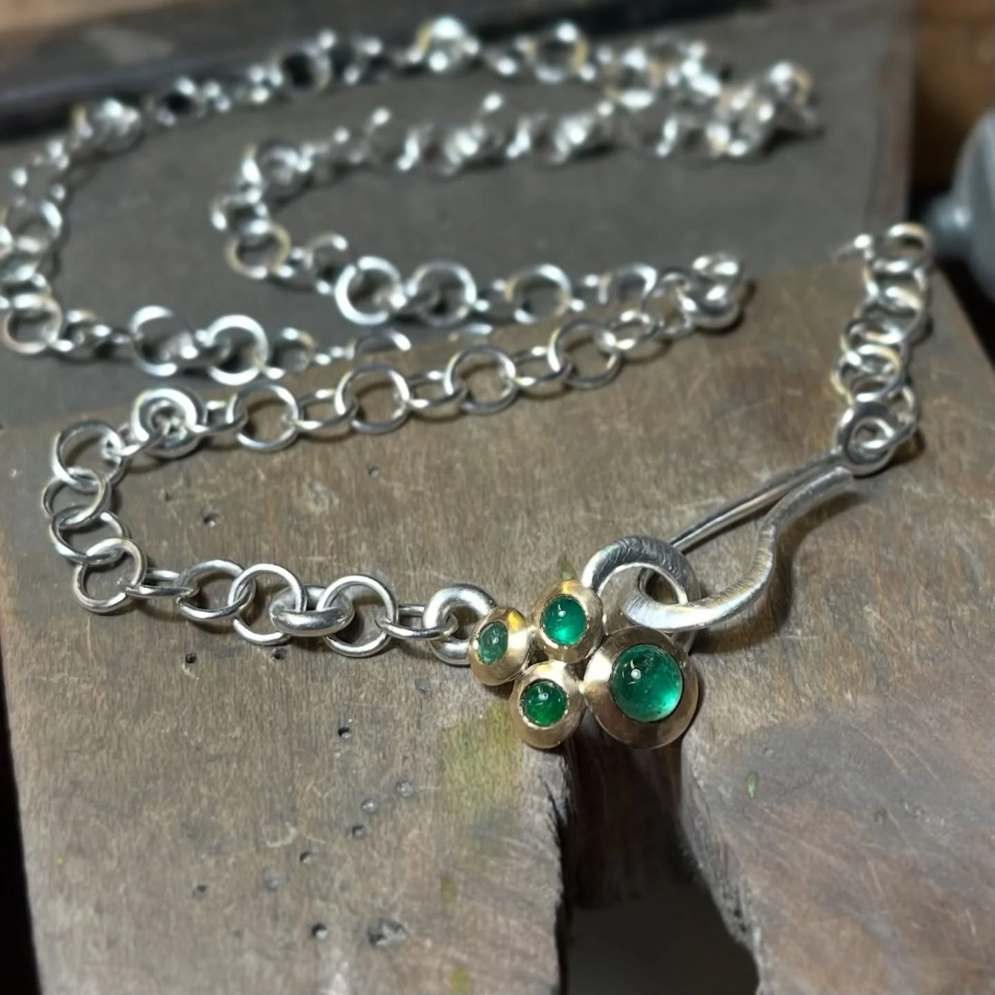 Fresh off the #benchpeg! Juicy Emerald Cyano necklace will be with me next week @tuttonandyoung #MADELONDON 10-12 October💥 Get your advanced tickets now, link in my bio ✨✨✨✨✨✨