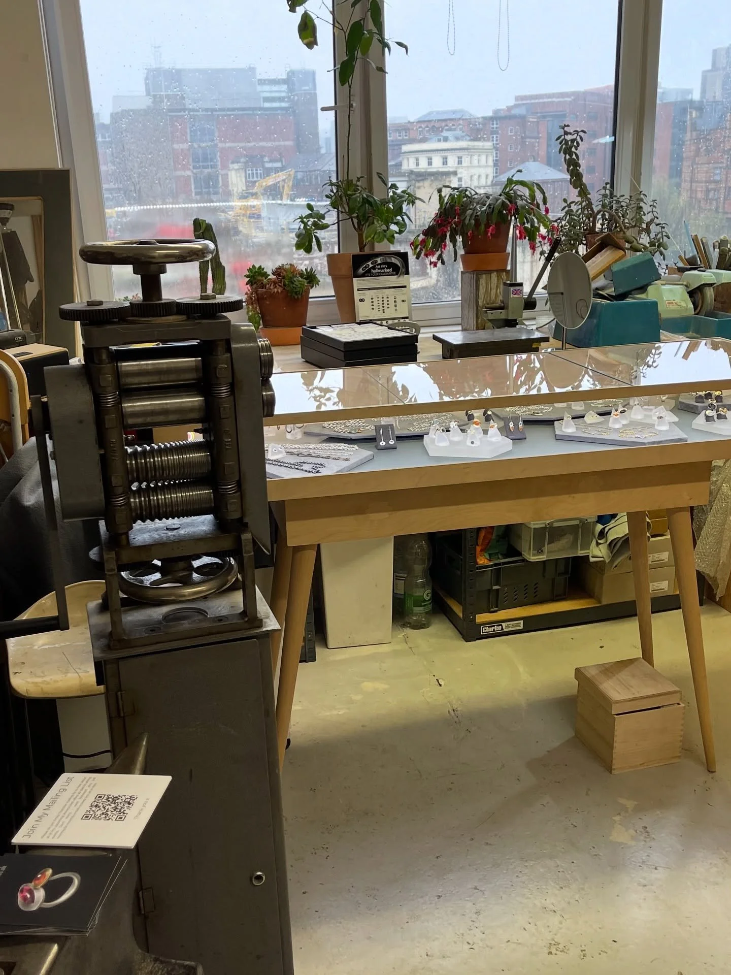 @yartspace Open Studios are go 💥 It&rsquo;s cold and wet outside, come and warm yourselves inside with the chance to buy direct from your local artist ❤️