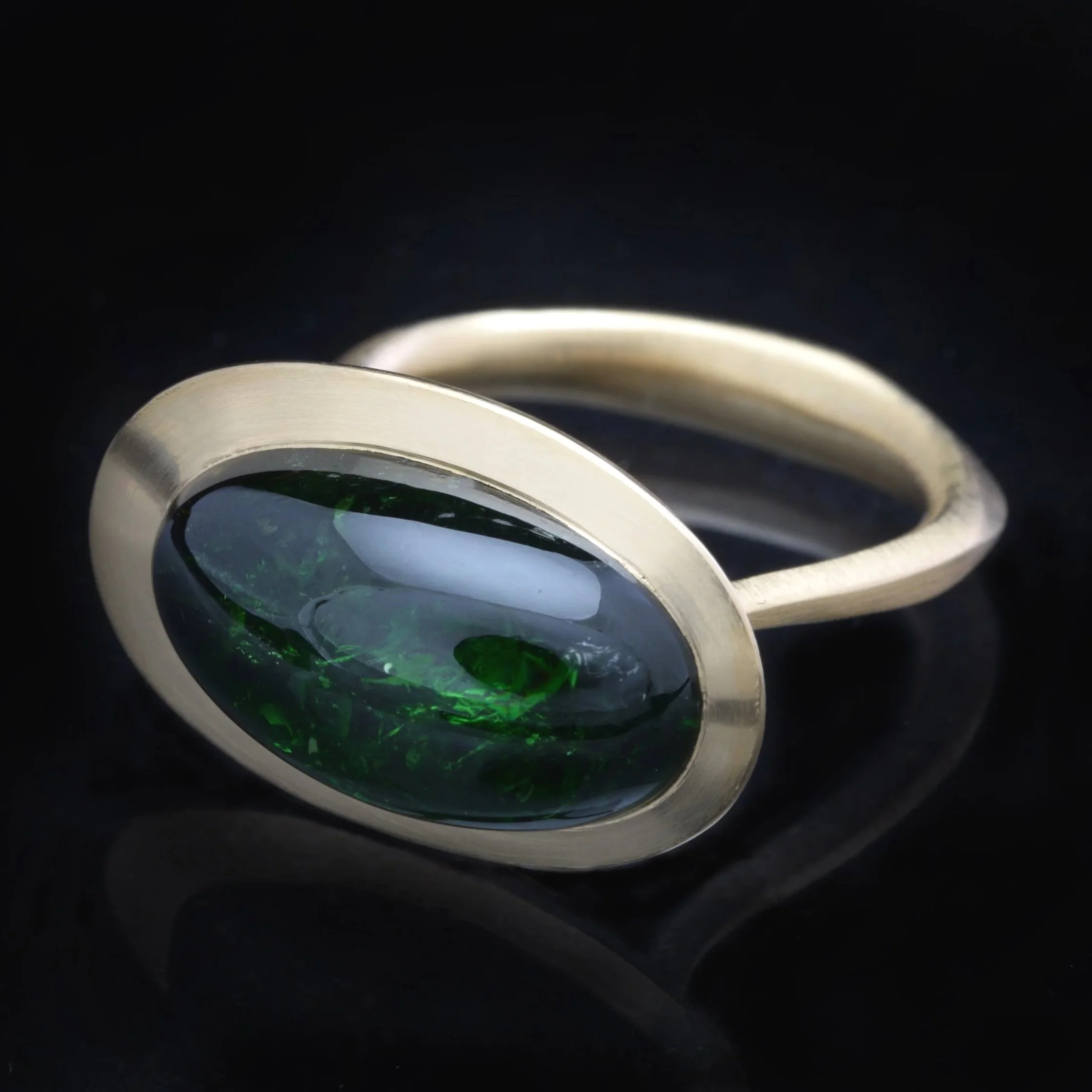 Green-Tourmaline-18ct-Gold-Cellule-Ring-Front.jpg