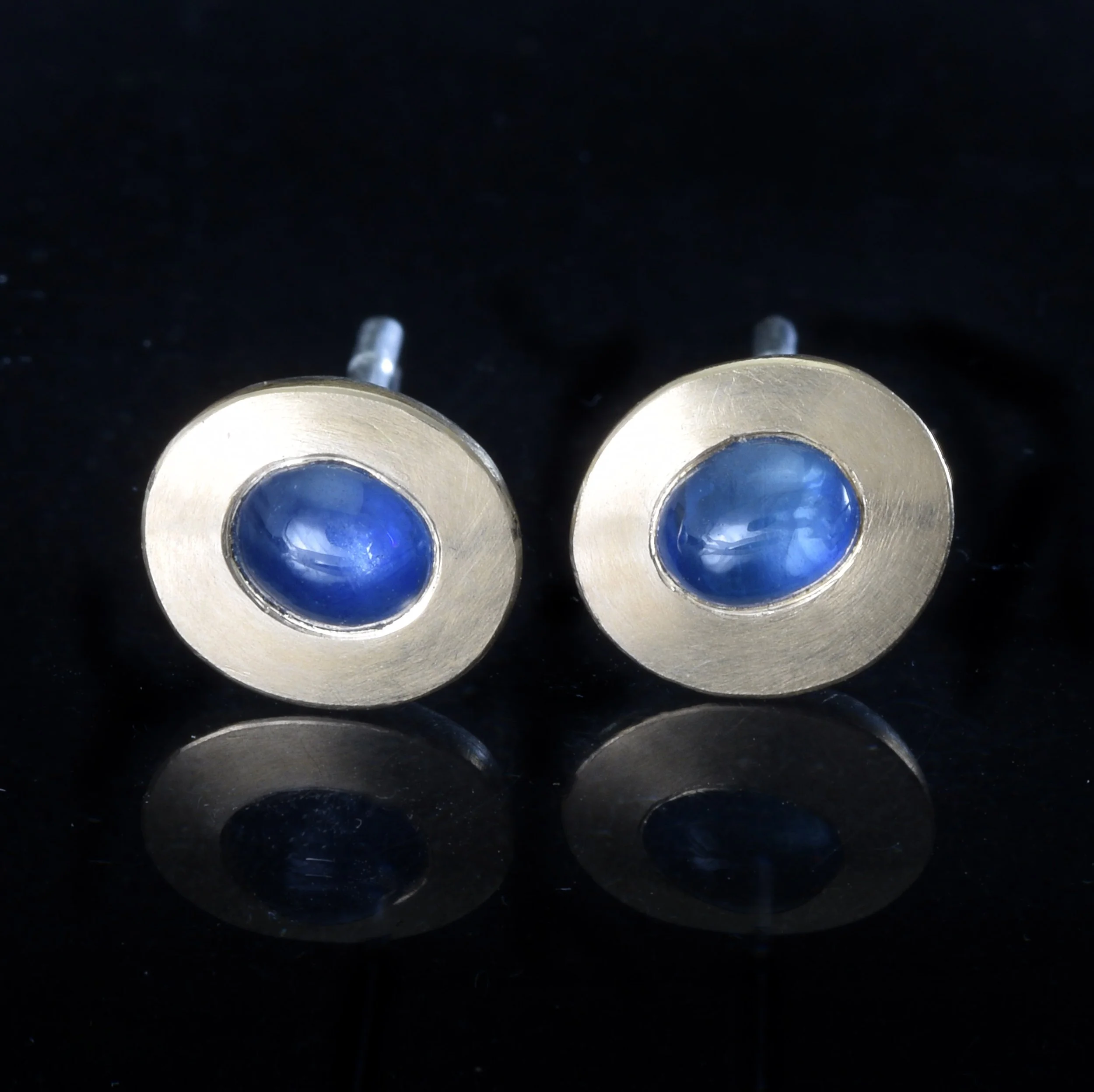 Blue-Sapphire-18ct-Cellule-Studs.jpg
