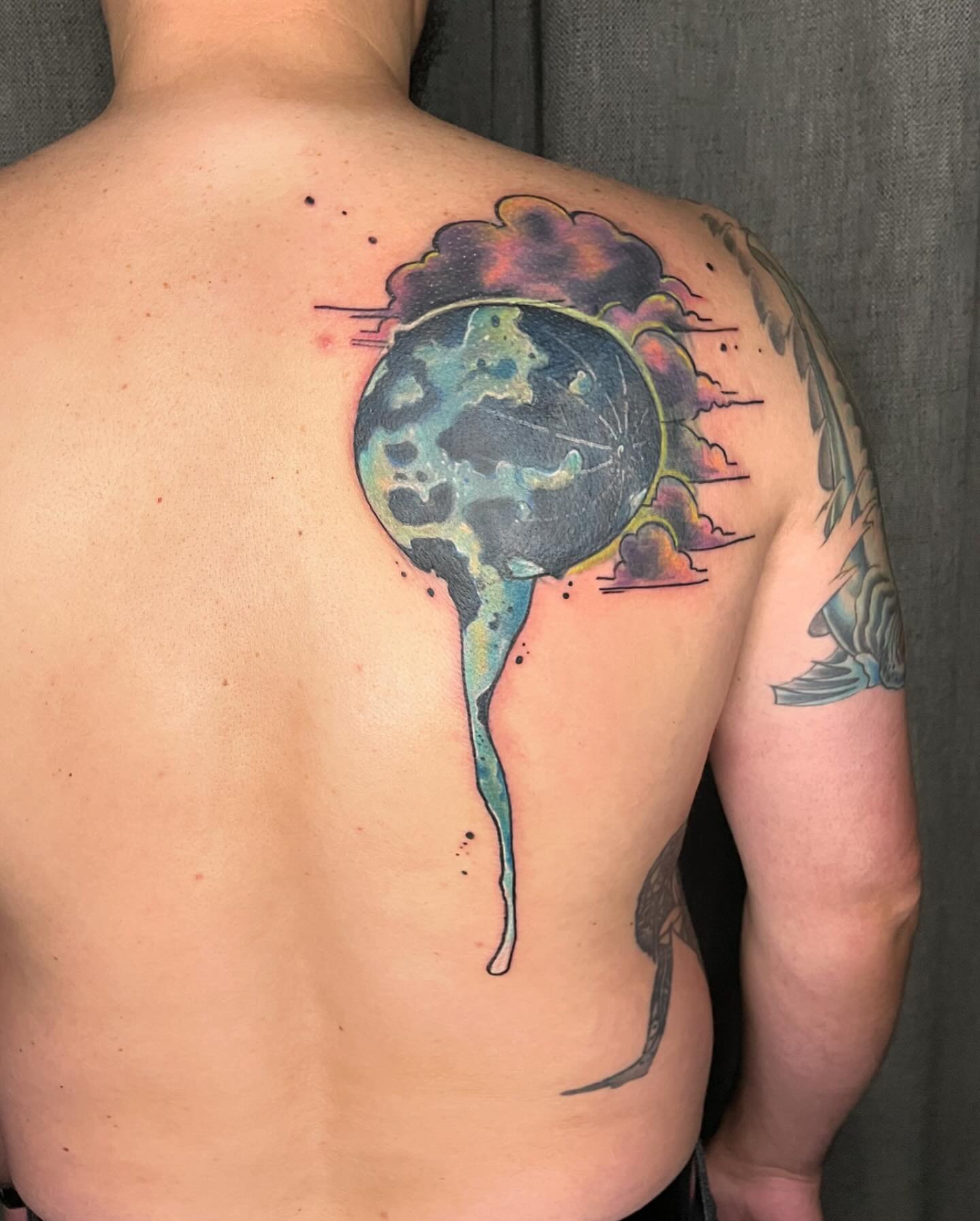 Justin grabbed the Drippy Moon from my &ldquo;want to do&rdquo; list last month.  We decided to take it and level up with this cover up tattoo.  1st sitting 3hrs. Much more work to come!

 #watercolortattoo #moderntattoo #tattrx #coveruptattoo #nashv