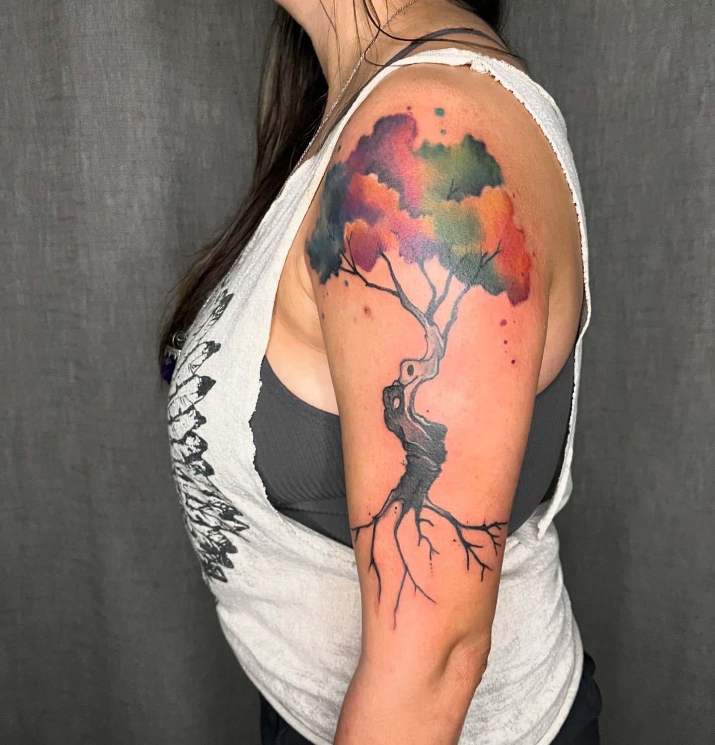 Allison gave me this 4 seasons tree idea for her tattoo. The concept of the yin yang trunk is balance. The season represent changes in life. The roots are a symbol of stability. 

#treetattoos #watercolortattoo #nashvilletattooartist #nashvilletattoo
