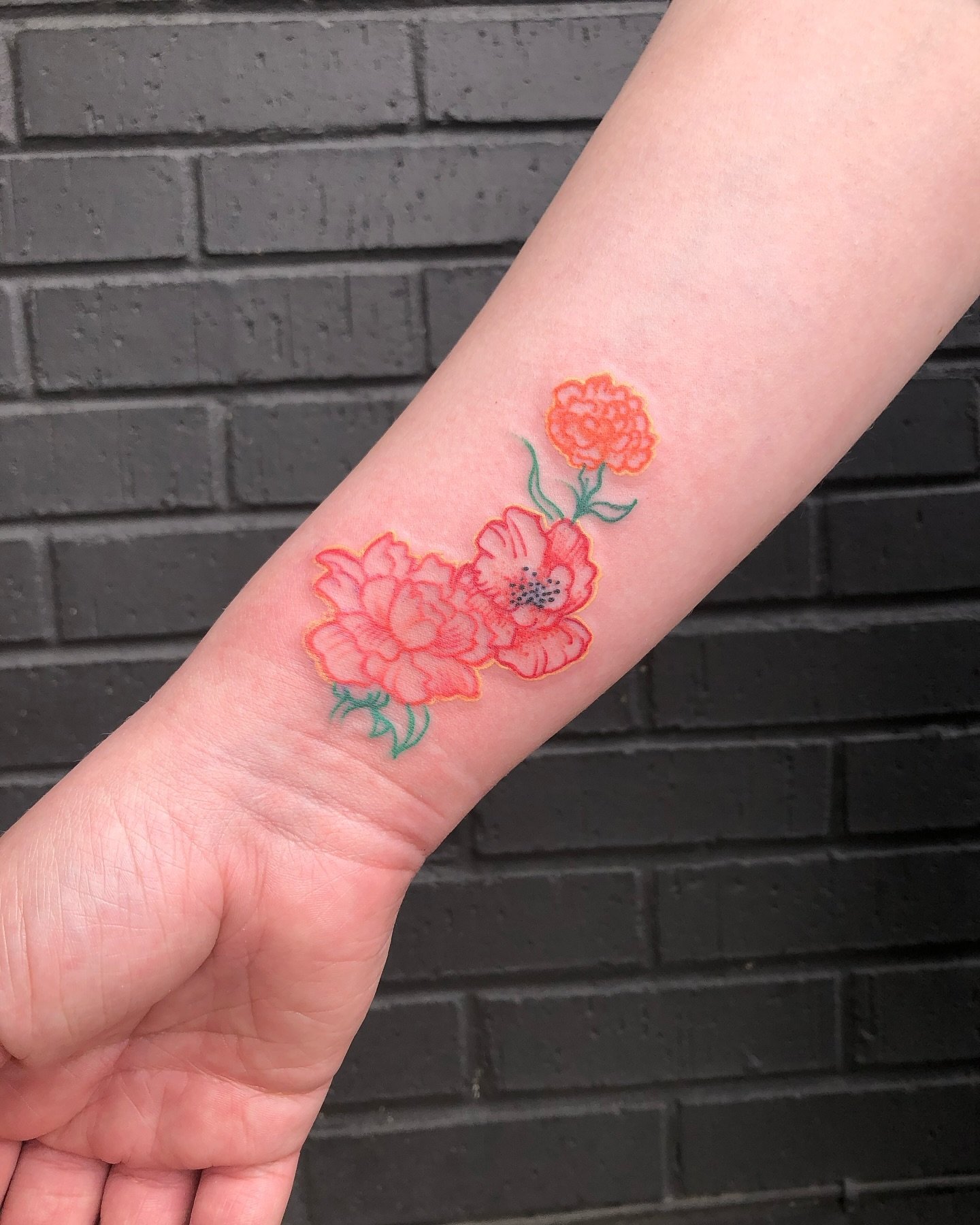Who has booked their MINIMUM MONDAY? There are some spots available for July &amp; August. Get a smaller tattoo at my minimum rate

EMAIL chipperharbin@yahoo.com to book

#flowertattoo #botanicaltattoo #forearmtattoo #customtattoo #watercolortattoos