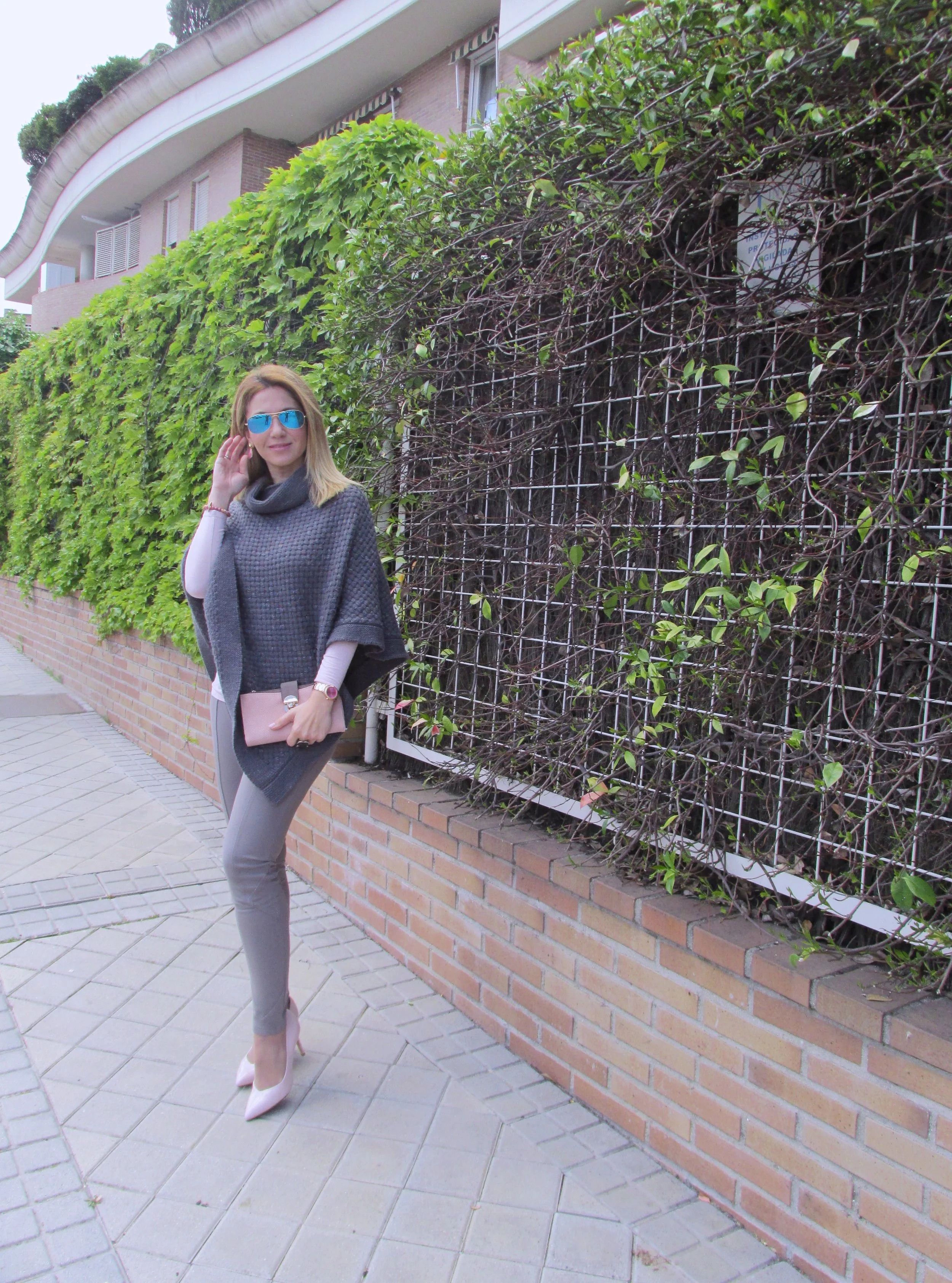 CASUAL CHIC: PONCHO/ LOOK CASUAL:PONCHO