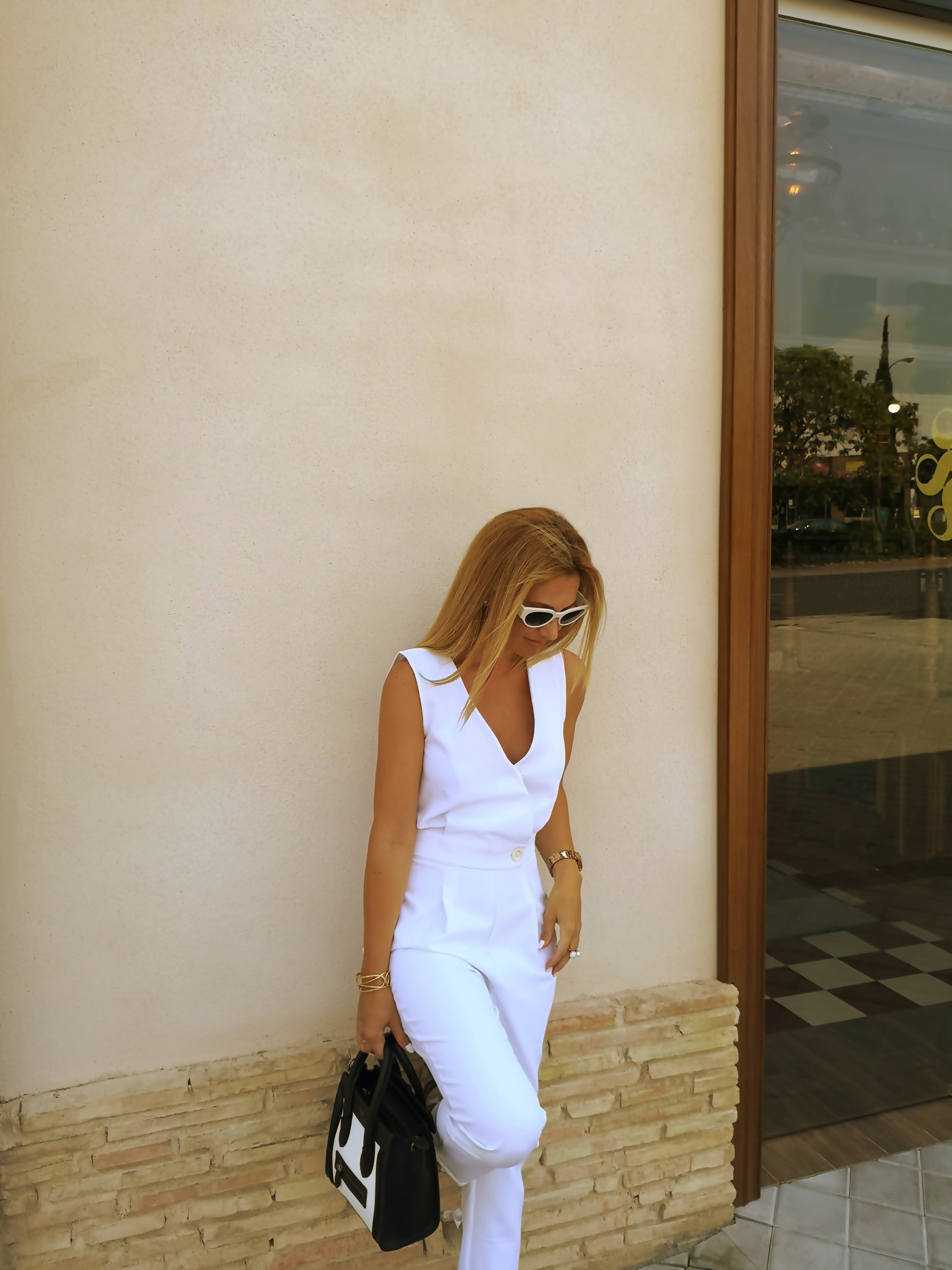 WHITE JUMPSUIT/ BLANCO CHIC NOTEBOOK