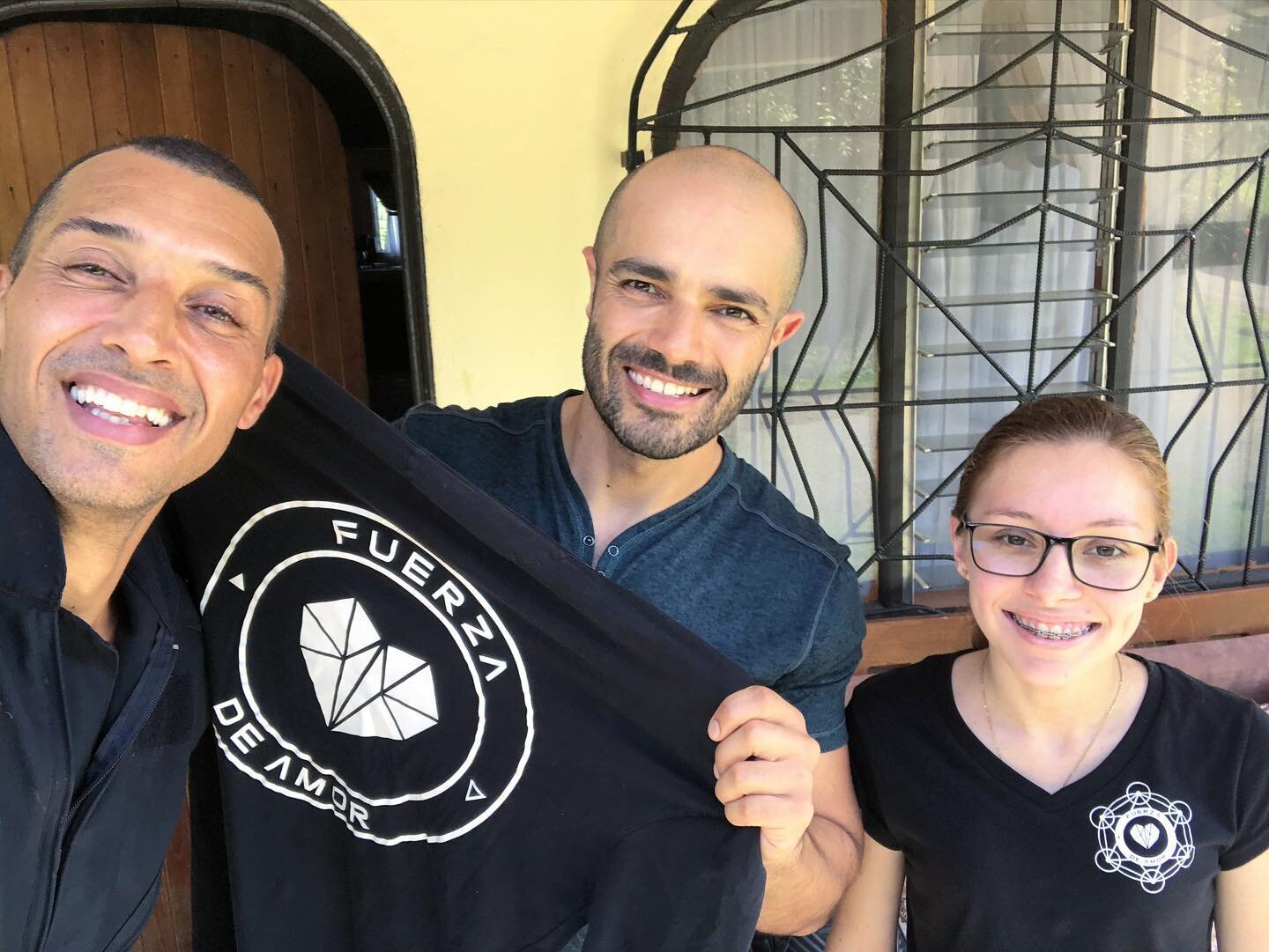 Our dear friend @andresmorenooficial visited our project to support us on our mission to create more connections and resiliency in our community.  Andres is the founder of @openenglish , an online language school that inspired hundreds of thousands o