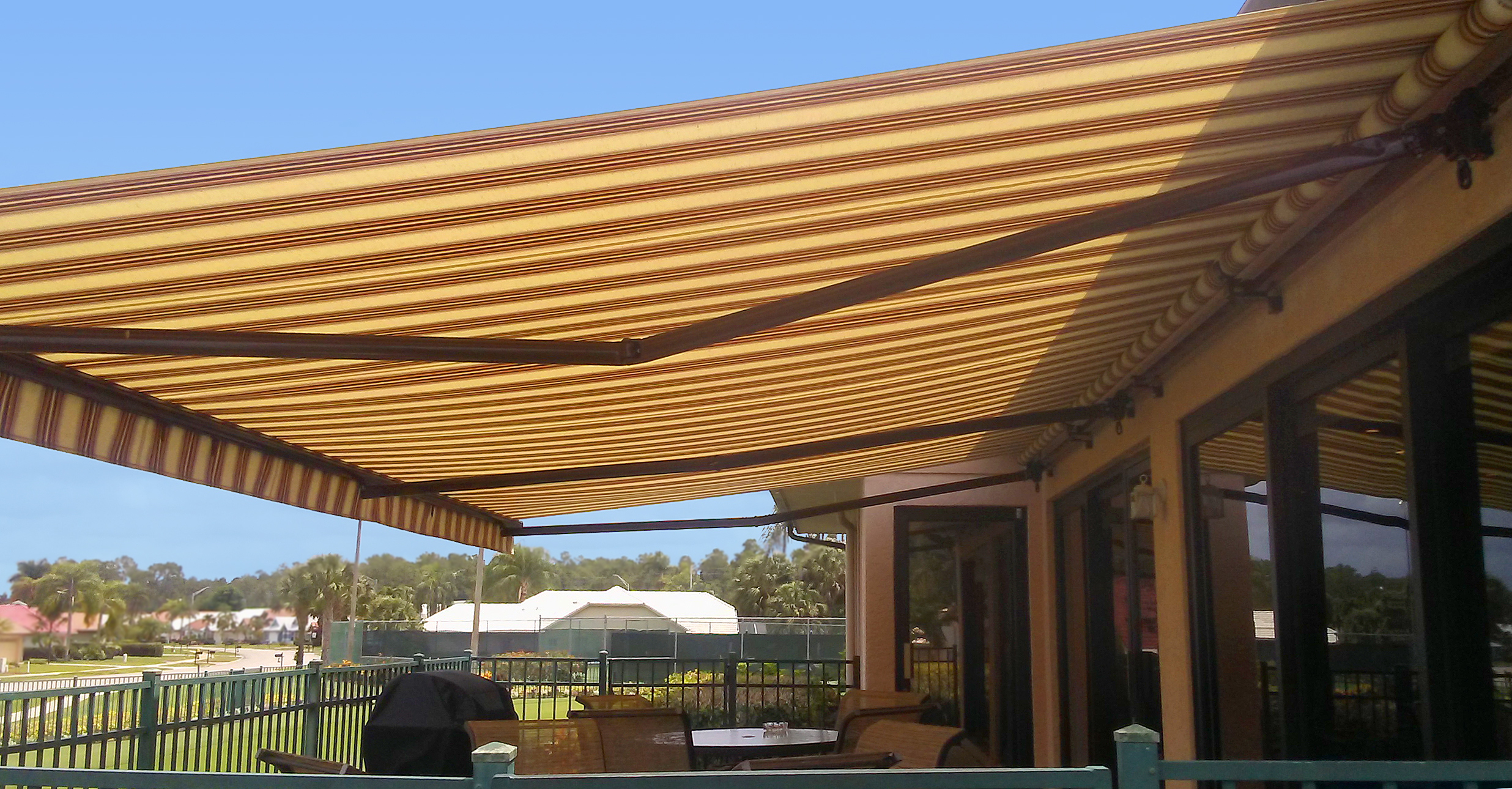 retractable_awning_01.jpg
