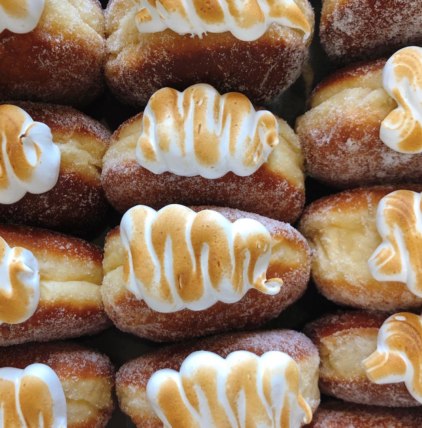 Lemon meringue doughnuts this weekend 🍋

#doughnuts #sourdoughdoughnuts #donuts #sourdough #sourdoughbakery #eastlondonfood #eastlondonbaker #bakery