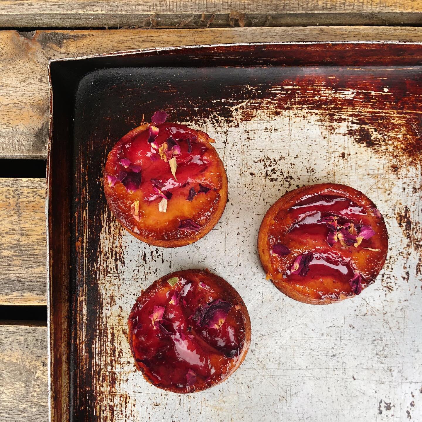 We&rsquo;ve got delicious red plum love cakes on the counter &amp; luckily we&rsquo;re open until 18.30!

#patisserie #bakery #eastlondonbaker #eastlondofood