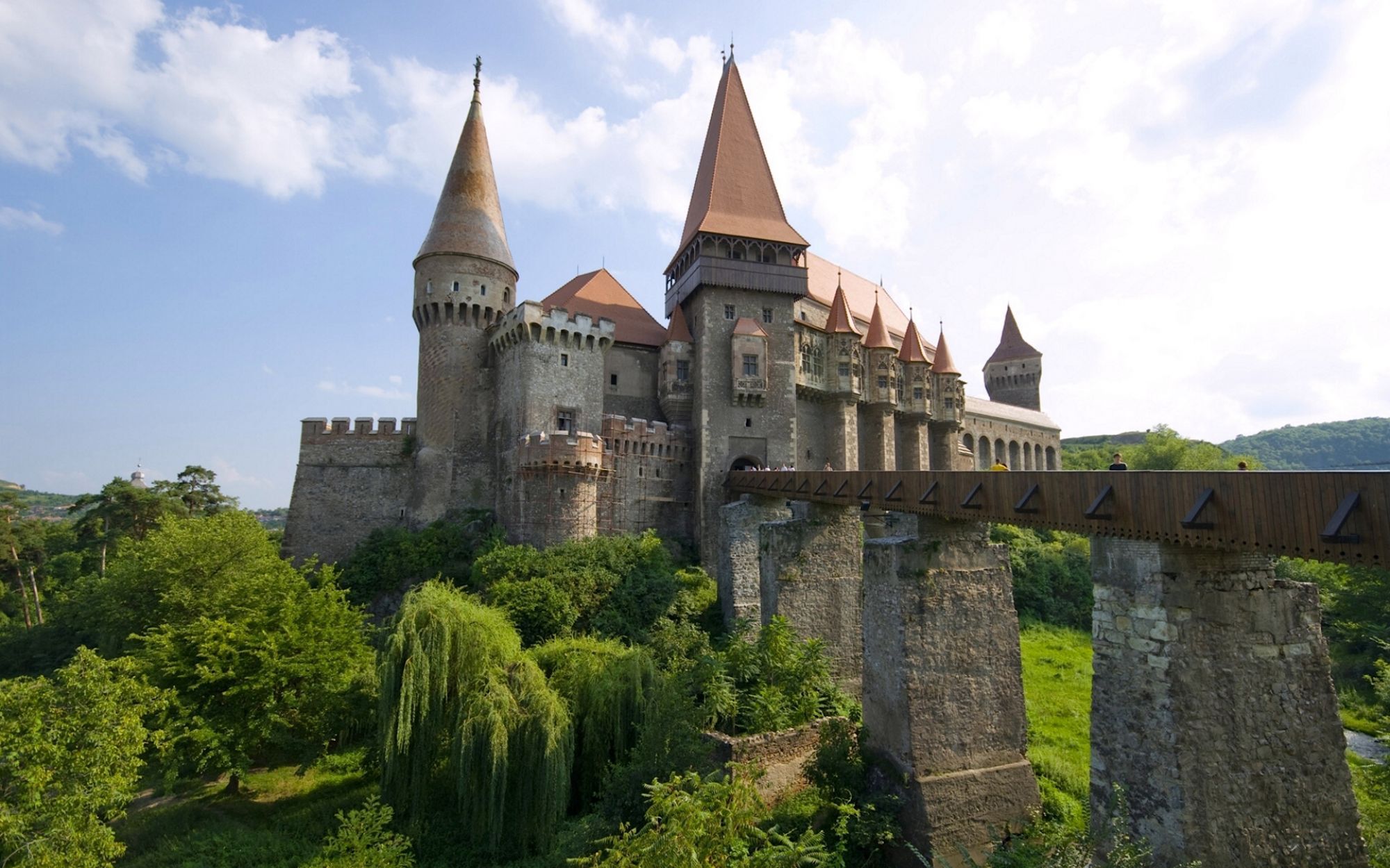 corvin_castle_hunedoara_transylvania_romania1-2000x1250.jpg