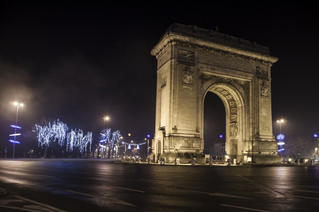 The Triumphal Arch Bucharest.jpg