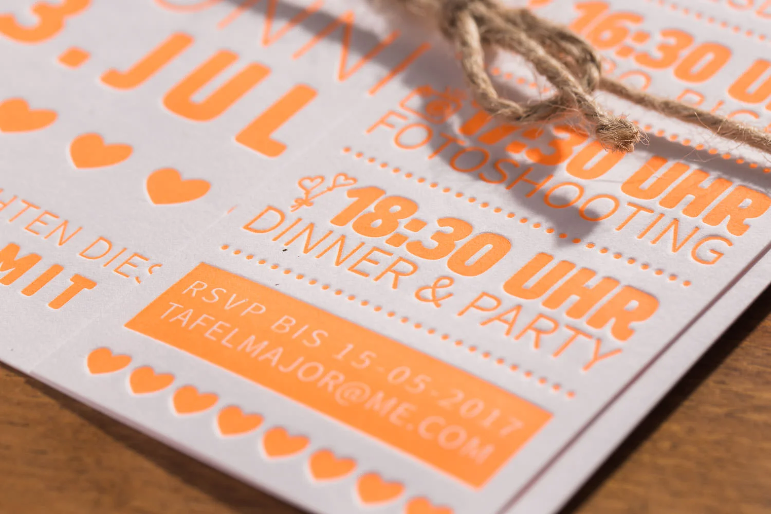 maleana-hochzeitskarten-mit-letterpress-neon-orange-002.jpg