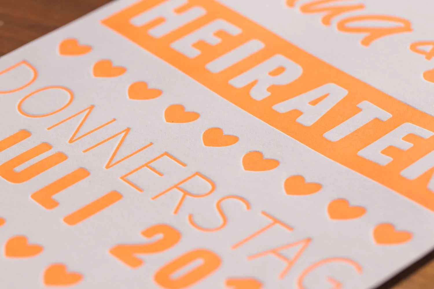 maleana-hochzeitskarten-mit-letterpress-neon-orange-004.jpg