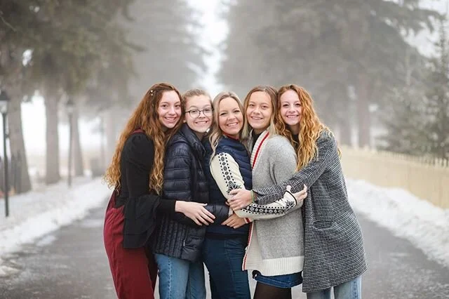 Loving this super foggy chilly extended family session! Not loving that the fog made the pathways ridiculously icy...but we all survived without injury 🙌