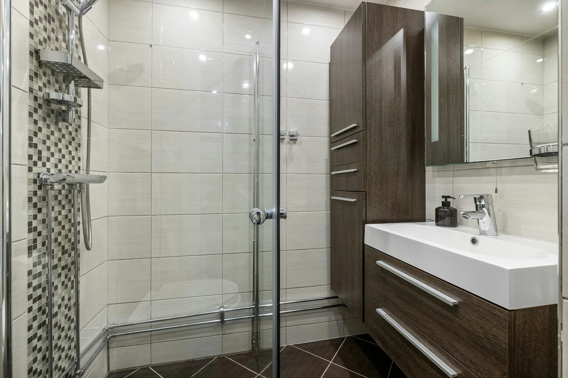 How to Organize Your Bathroom During a Remodel