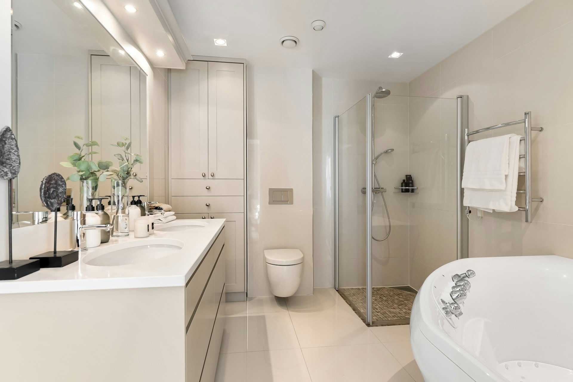 What a Bathroom Remodeling Service Should Handle for You