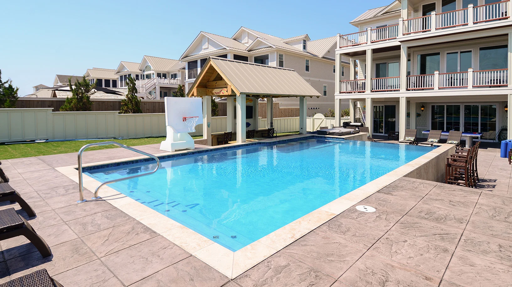 ER009-pool2.jpg