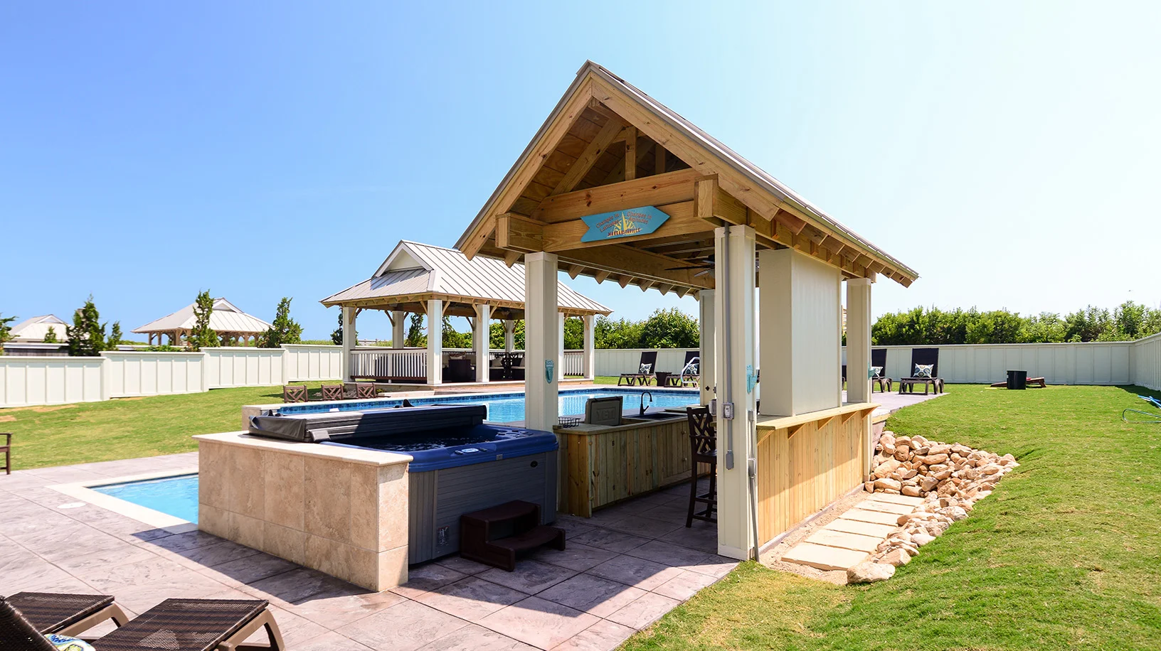 ER009-poolbar.jpg