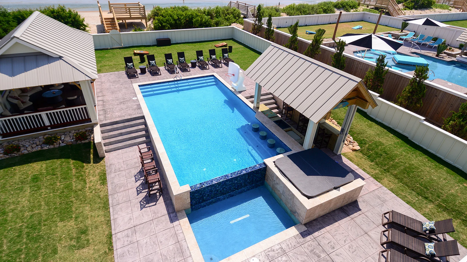 ER009-poolview.jpg