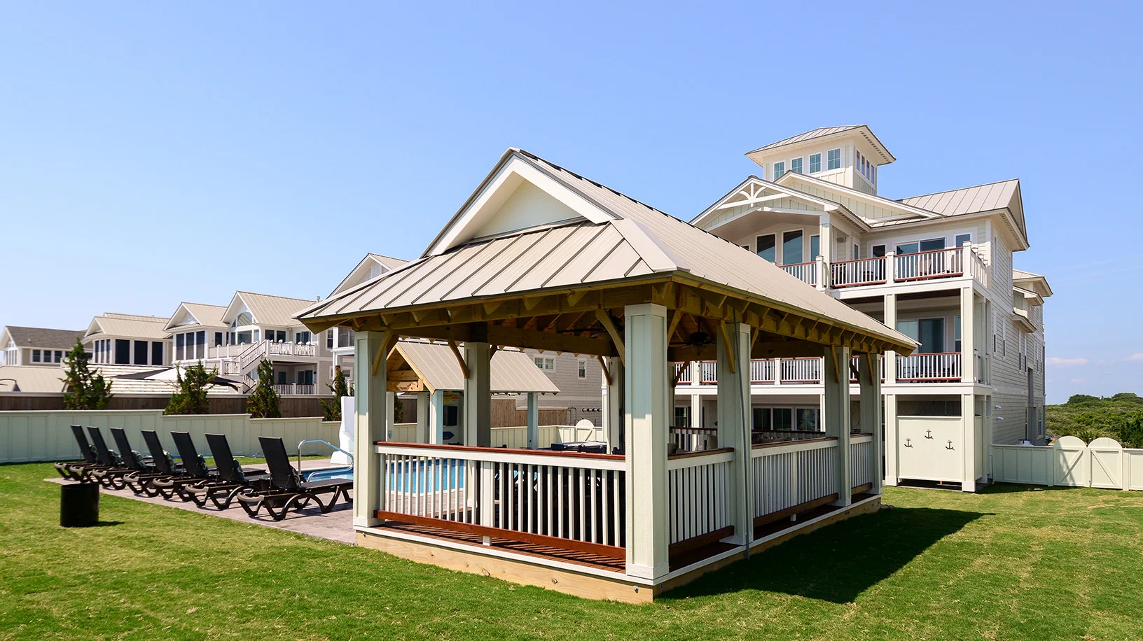 ER009-tikibar2.jpg