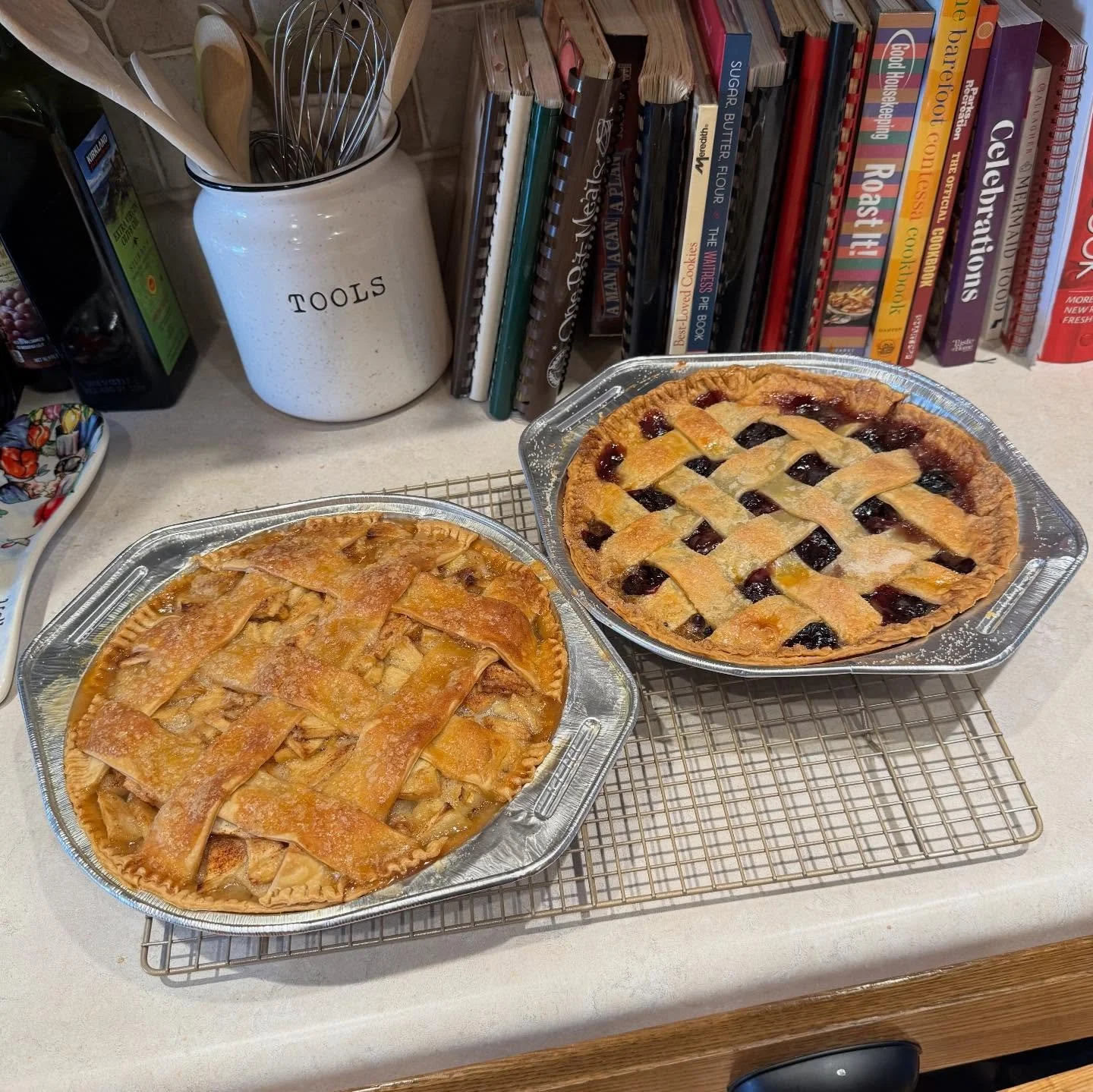 Slower work-from-home vibes today, and I loved every minute. Managed to bake two Thanksgiving pies, and a well-timed playdate gave me extra little helpers in the kitchen. They love using the apple peeler.  Feeling so grateful for our circle of family