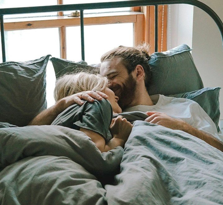 💛 Couples don&rsquo;t fall apart because they don&rsquo;t care.
They fall apart because life gets loud.
I just shared a new blog post about one of my favorite, research‑backed tools for couples: the Gottman State of the Union.
It&rsquo;s a simple we