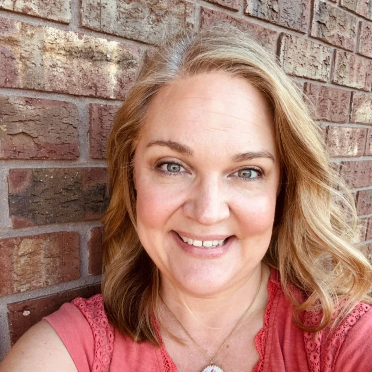 women headshot shelly hart