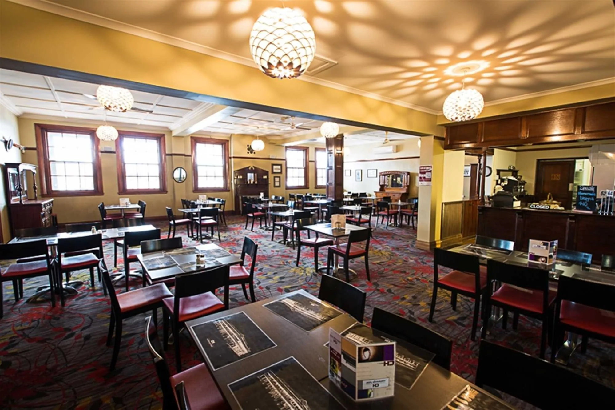Castlereagh Hotel 4