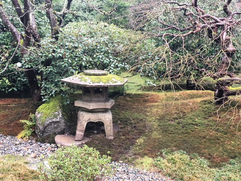The ideal position for this type of lantern is with one foot extending out into the water, so the positioning was adjusted to create that appearance.