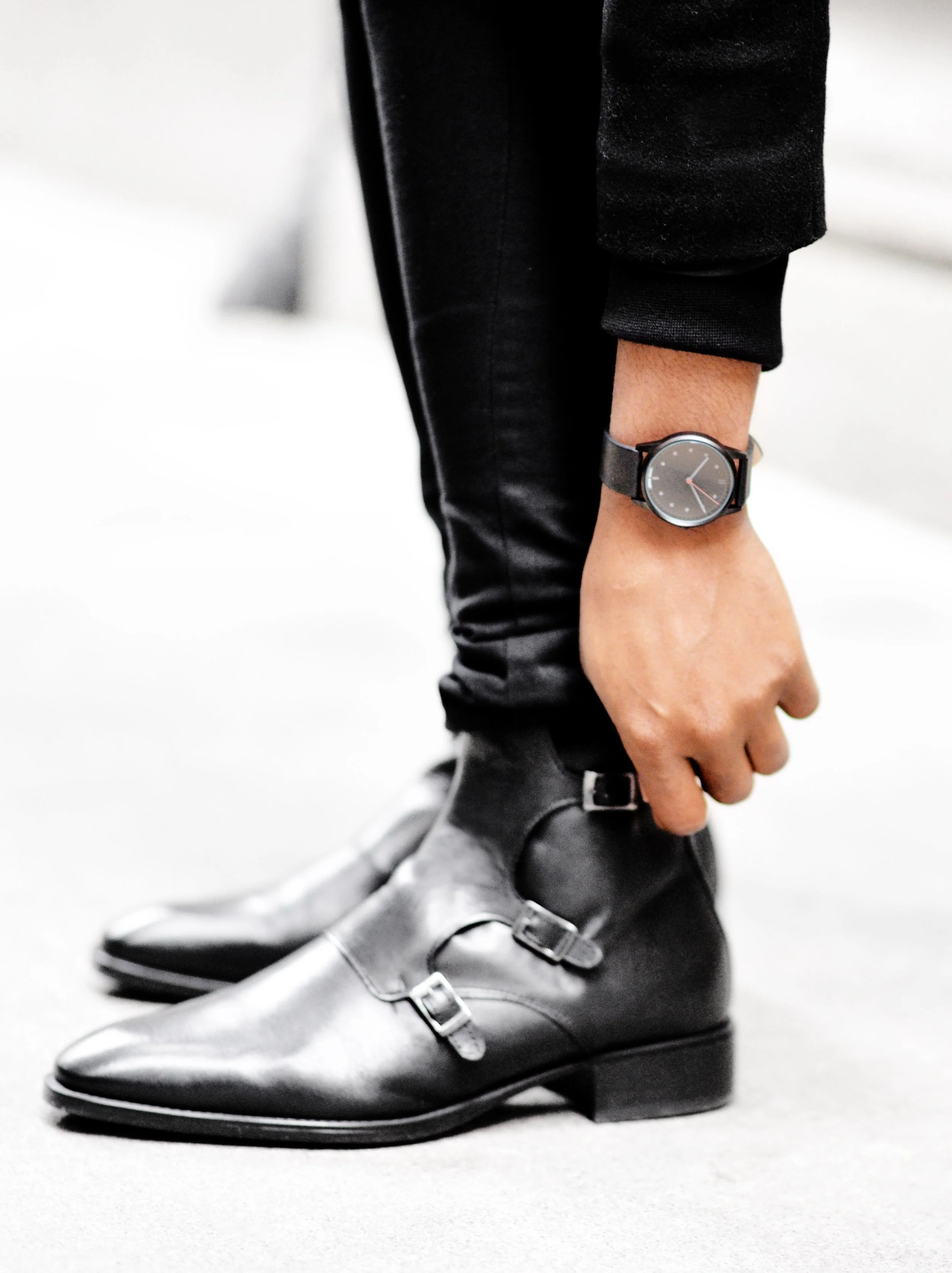 The-Look-Principle-Black-Overcoat-In-The-Winter.jpg