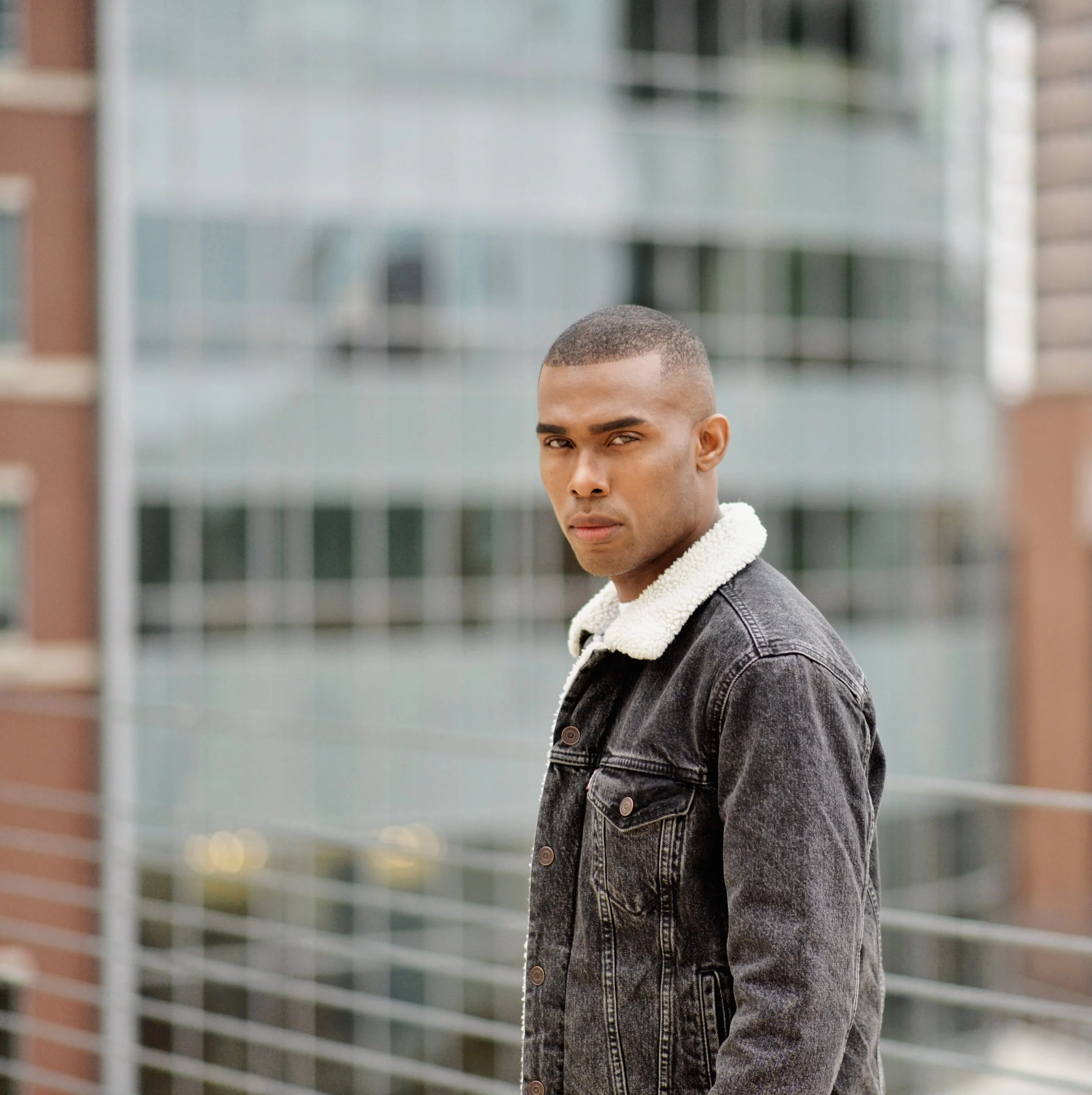 The-Look-Principle-Modern-90s-Levis-Denim-Sherpa-Jacket-and-GUESS-Oversized-Logo-Tee.jpg