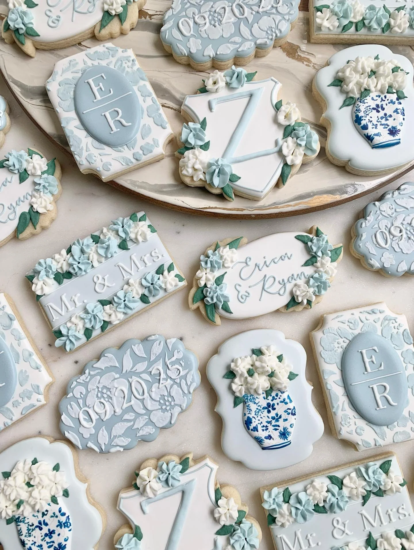 I had the most incredible weekend seeing one of my best friends marry her person, and was so honored to be able to bring along cookies for the occasion. The cookies pale in comparison to the stunning bride and the most beautiful day at @thewadsworthm