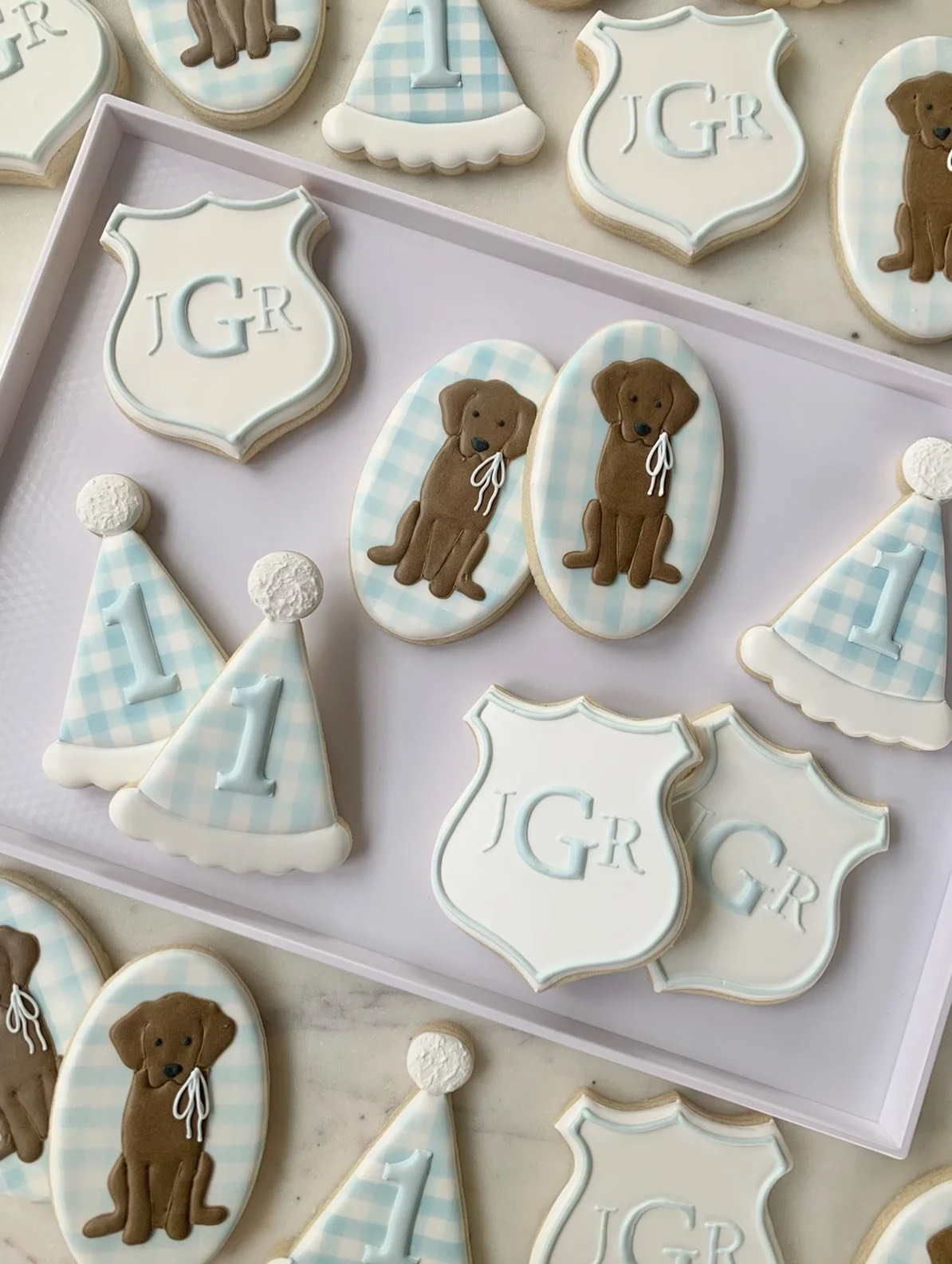 First birthday cookies make the cutest party favors!
.
.
.
#customcookies #customcookiesct #customcookiesfairfieldcounty #cookieartist #ctartist #ctcookies #decoratedsugarcookies #birthdaycookies