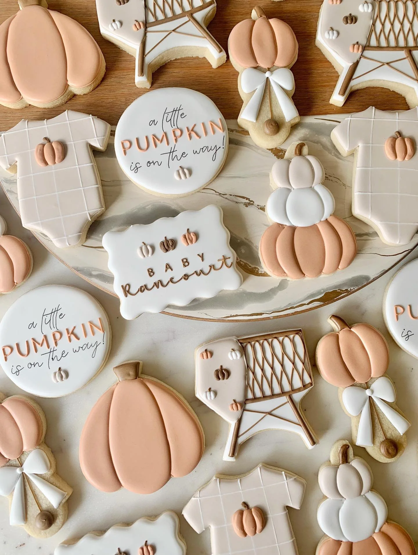 The sweetest cookies for an amazing mama to be! Heart🧡
.
.
.
#cookieart #sugarcookies #decoratedsugarcookies #ctcookies #fairfieldctcookies #fairfieldct #babyshowercookies