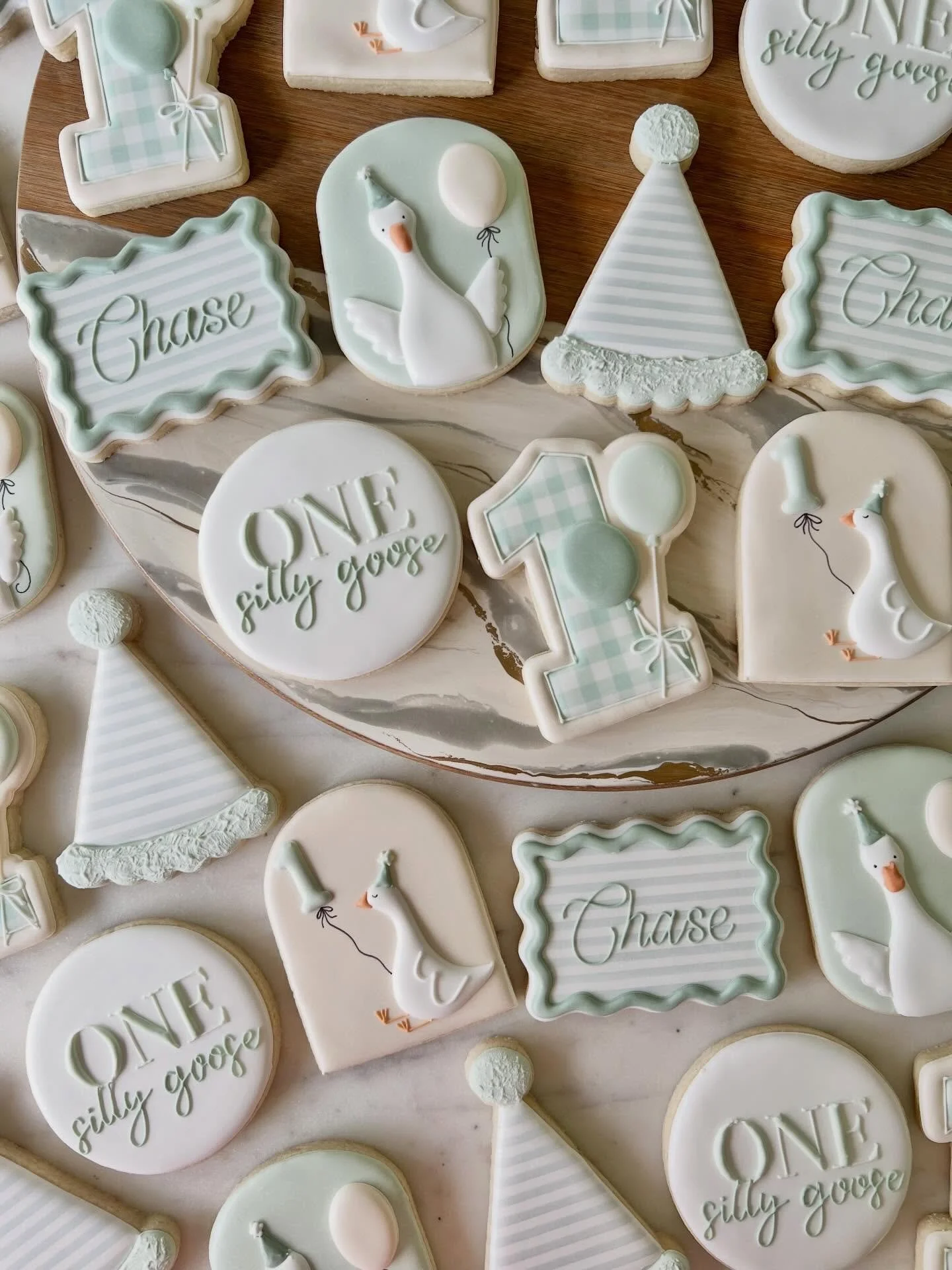 This birthday boy is ONE silly goose!!🪿 Send this to a friend who would love this theme for their kiddo&rsquo;s birthday!
.
.
.
#fairfieldct #fairfieldcountyct #ctcookies #customcookies #ctbakery