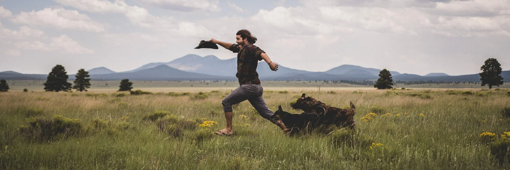 outdoor-lifestyle-man-and-dog-running-5.jpg