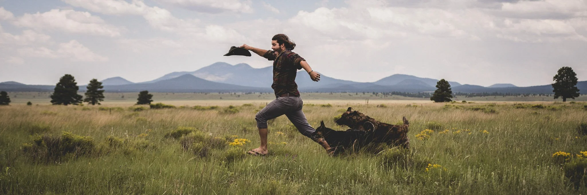 outdoor-lifestyle-man-and-dog-running-5.jpg