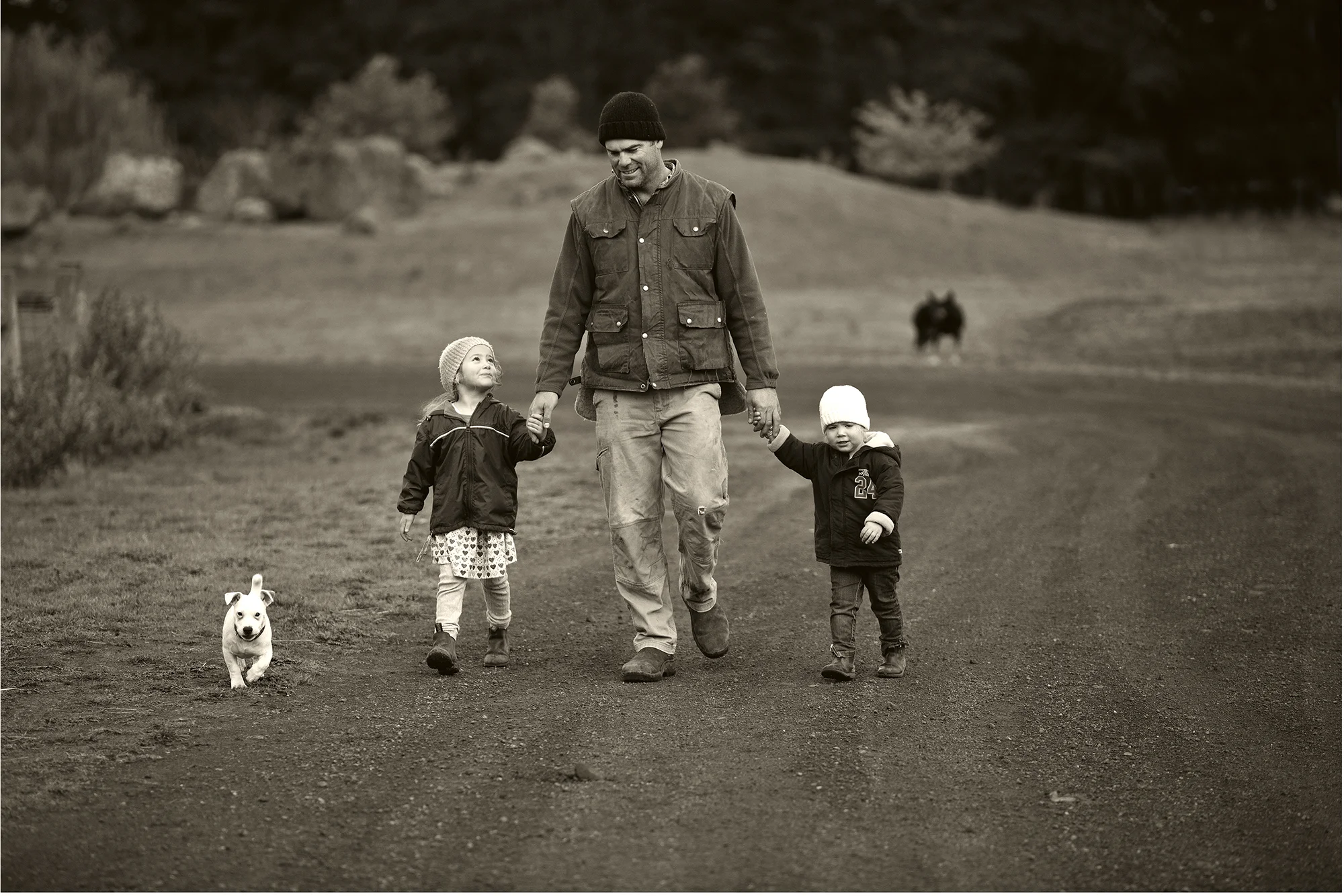 FARMER AND DAUGHTERS / WESTERN DISTRICT VICTORIA