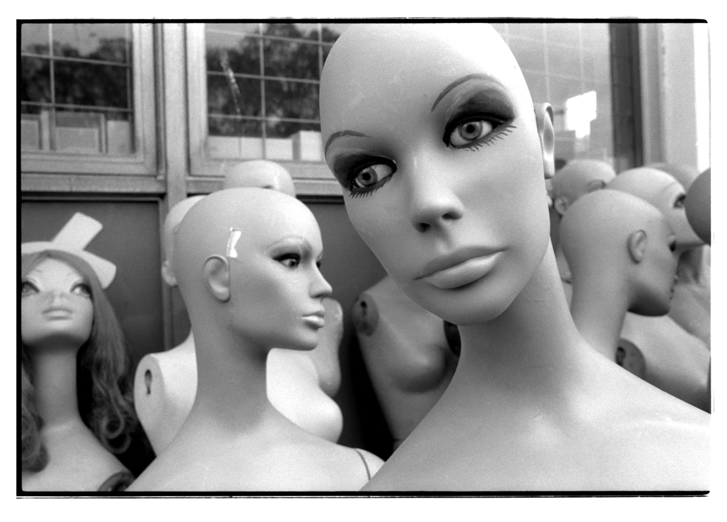 MANNEQUINS / CARLTON