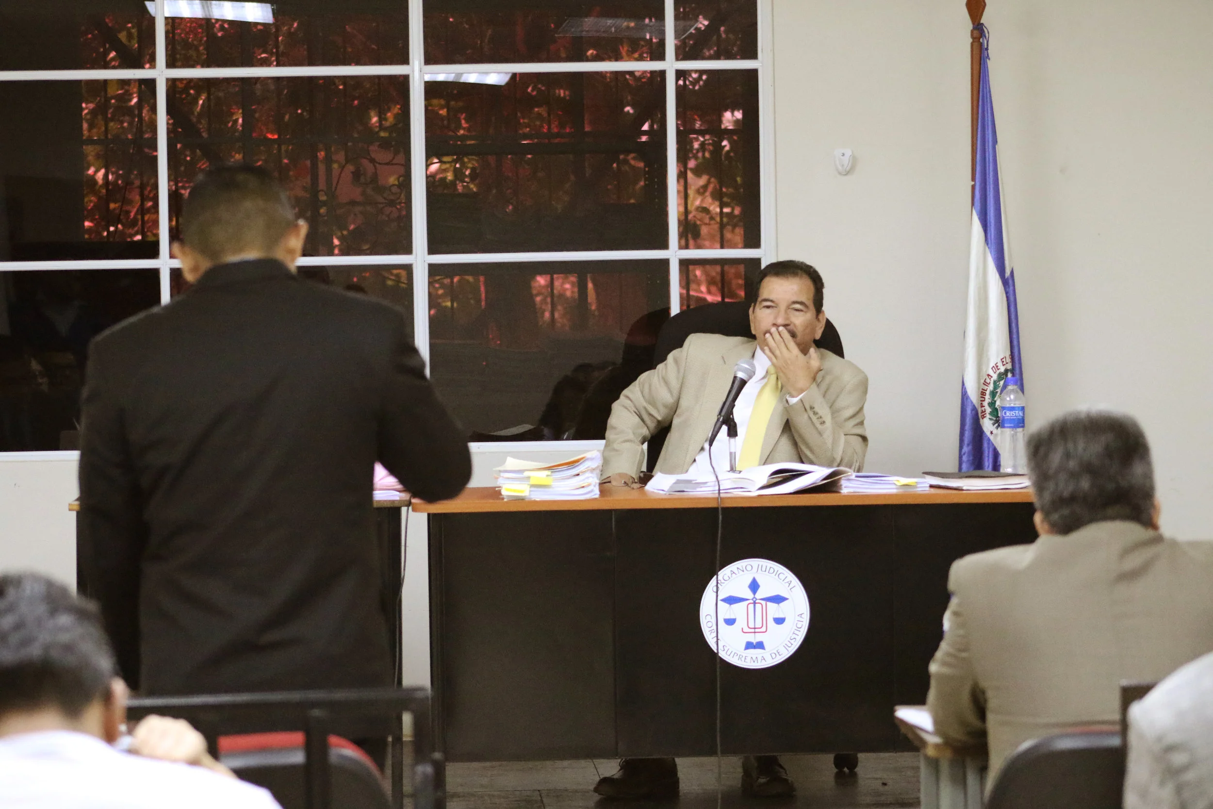 Judge Jorge Alberto Guzmán listens to a representative from the Attorney General's Office during a hearing in the El Mozote case. / Photo Cristosal