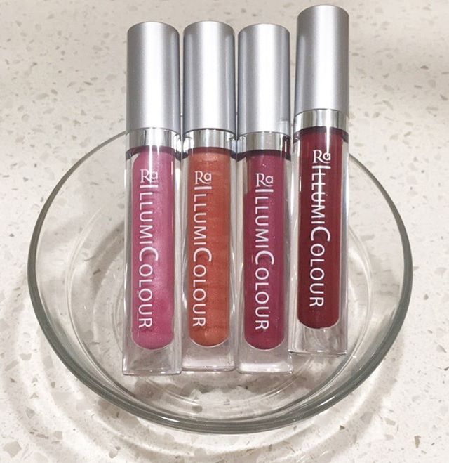 So exited that Rhonda Allison's Lip gloss is finally here👄5 beautiful shades to choose from that will give your lips a healthy, long lasting shine and great dose of hydration! Stop into the spa to pick yours up! #rhondaallison #lips #beauty #makeup 