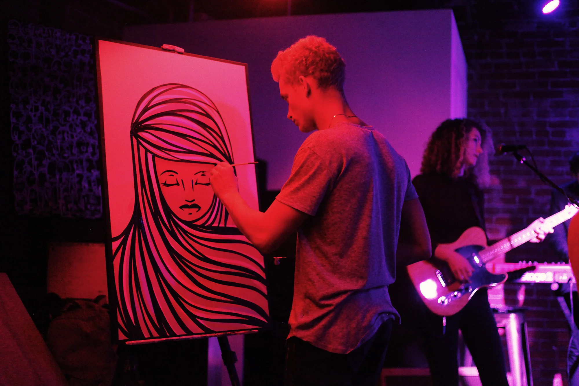 Bo Spencer at a ROVE event at Resident , courtesy of Art Share L.A. , Fall 2016. Photo by Beating Lights .