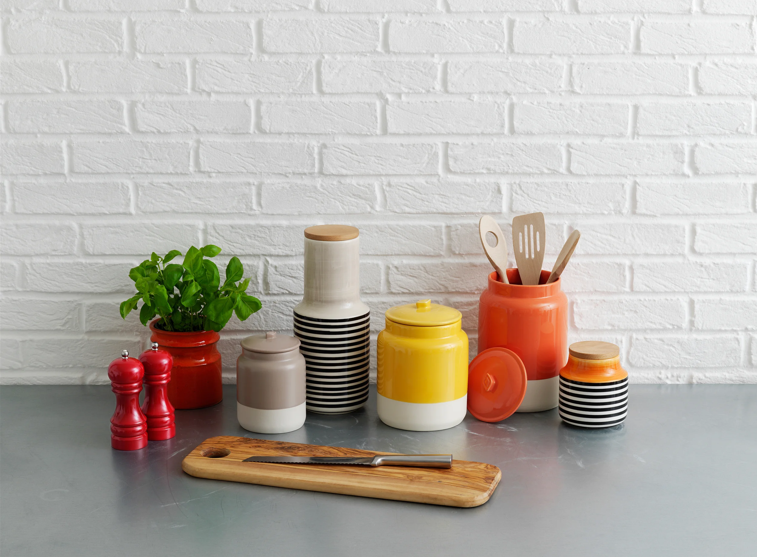 MIXED_KITCHEN_STORAGE_1.jpg