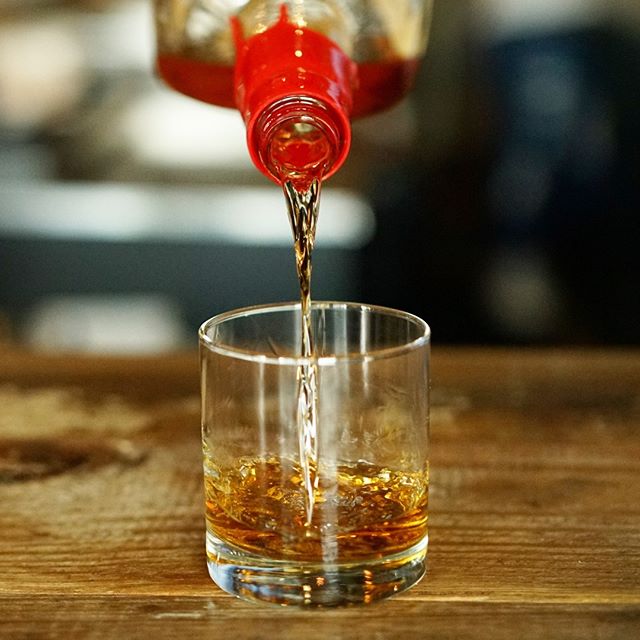 #whiskeywednesday has arrived.  We have the whiskey we just need you. #cheers 🥃
.
.
.
.
.
.
#southmainkitchen #alpharetta #alpharettaga  #whiskey #whisky #bourbon #scotch #sipdark #whiskeygram #drinks #dontdilute #whiskygram #happyhour #instadram #w